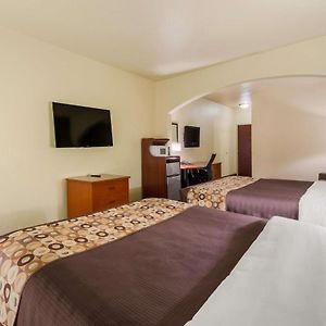 Queen Suite Two Queen Beds